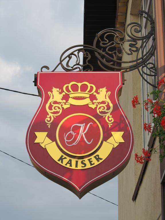 Kaiser Hotel チェルニウツィー エクステリア 写真
